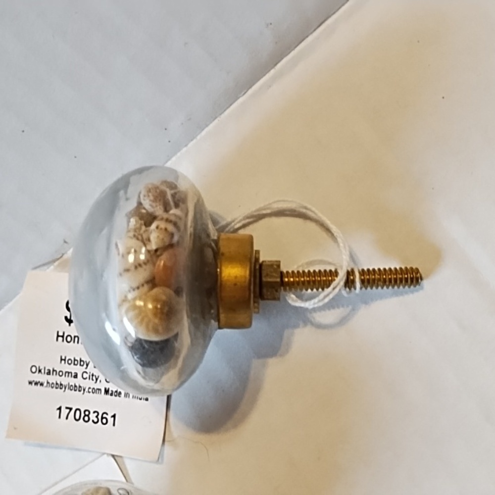 NWT Decorative Shell Drawer Pulls- Cream and Brown - Picture 2 of 5